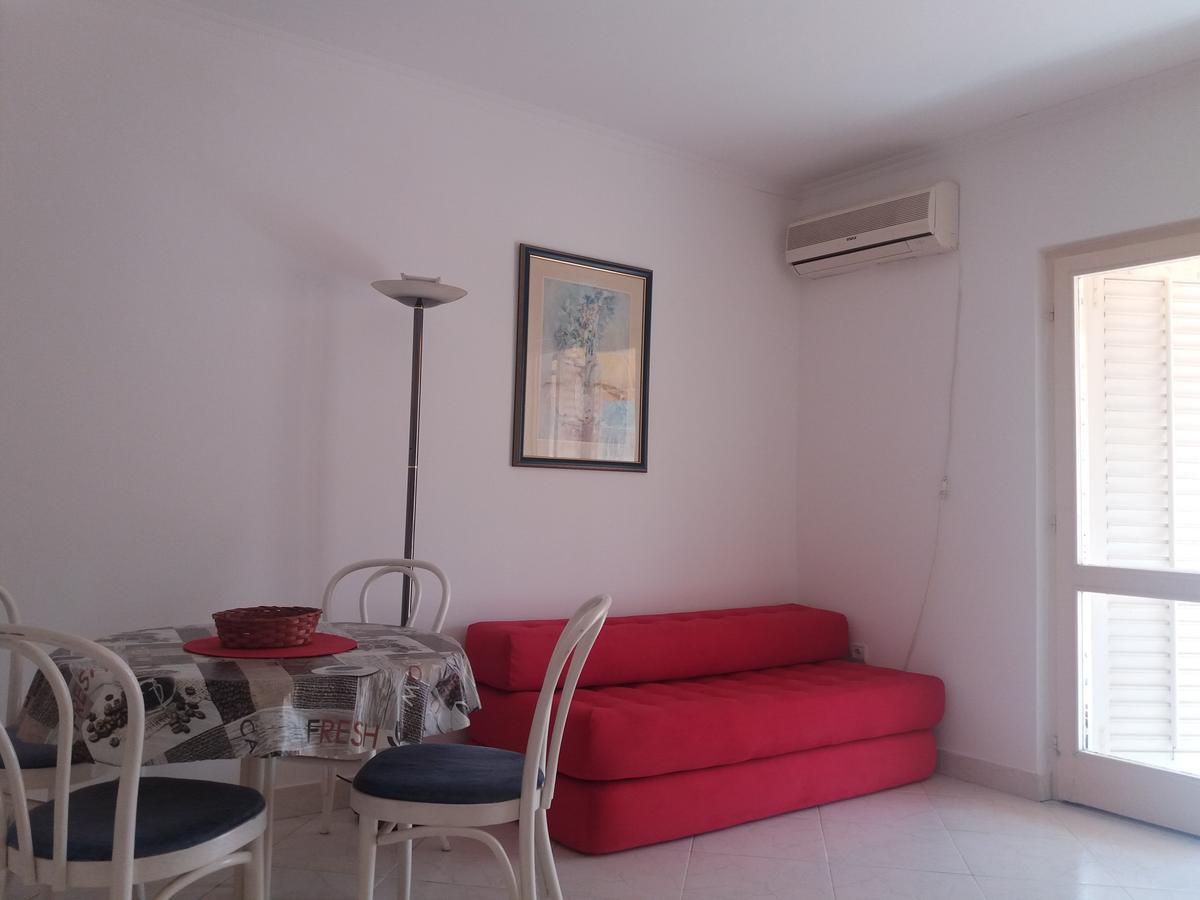 One Bedroom 500m From The Apartment Budva