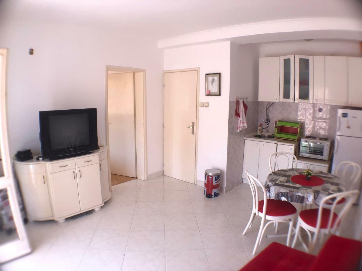 One Bedroom 500m From The Apartment Budva